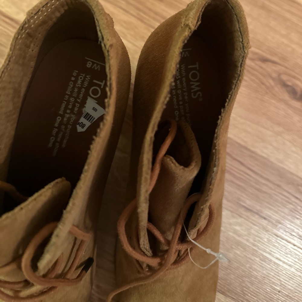NWOT Tom's suede Light Brown Booties. Women's size 8 - Picture 5 of 7